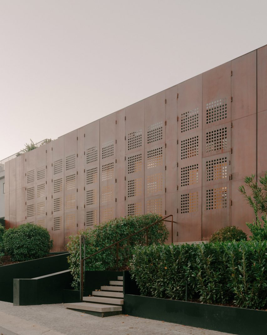 House of Iron Doors by TIMM Architecture