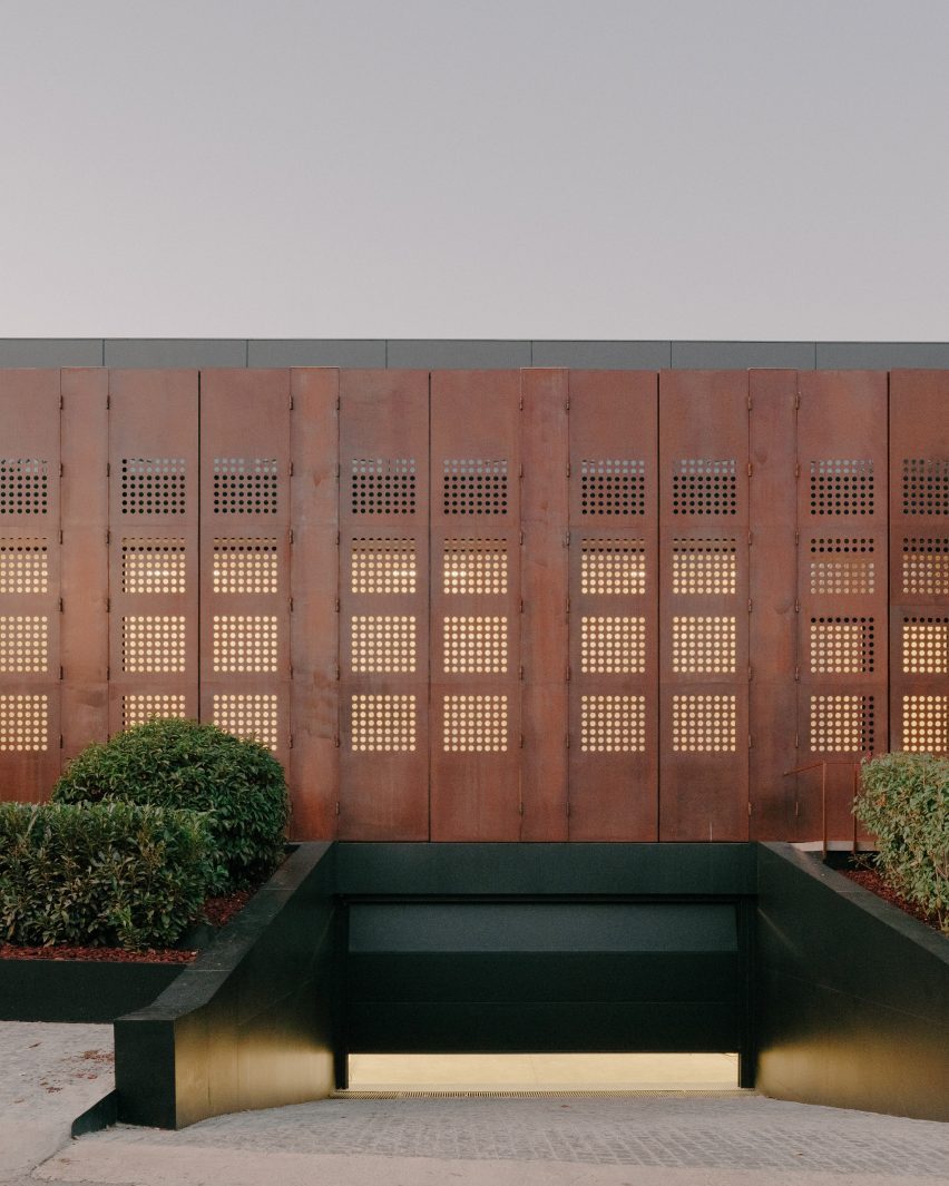 House of Iron Doors by TIMM Architecture