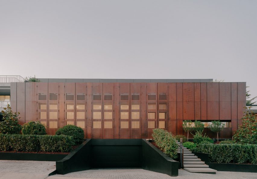 House of Iron Doors by TIMM Architecture