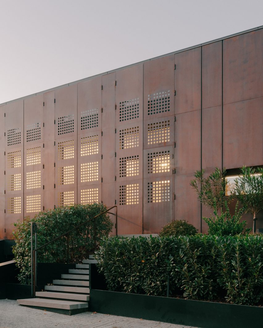 House of Iron Doors by TIMM Architecture