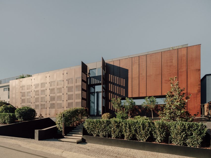 House of Iron Doors by TIMM Architecture
