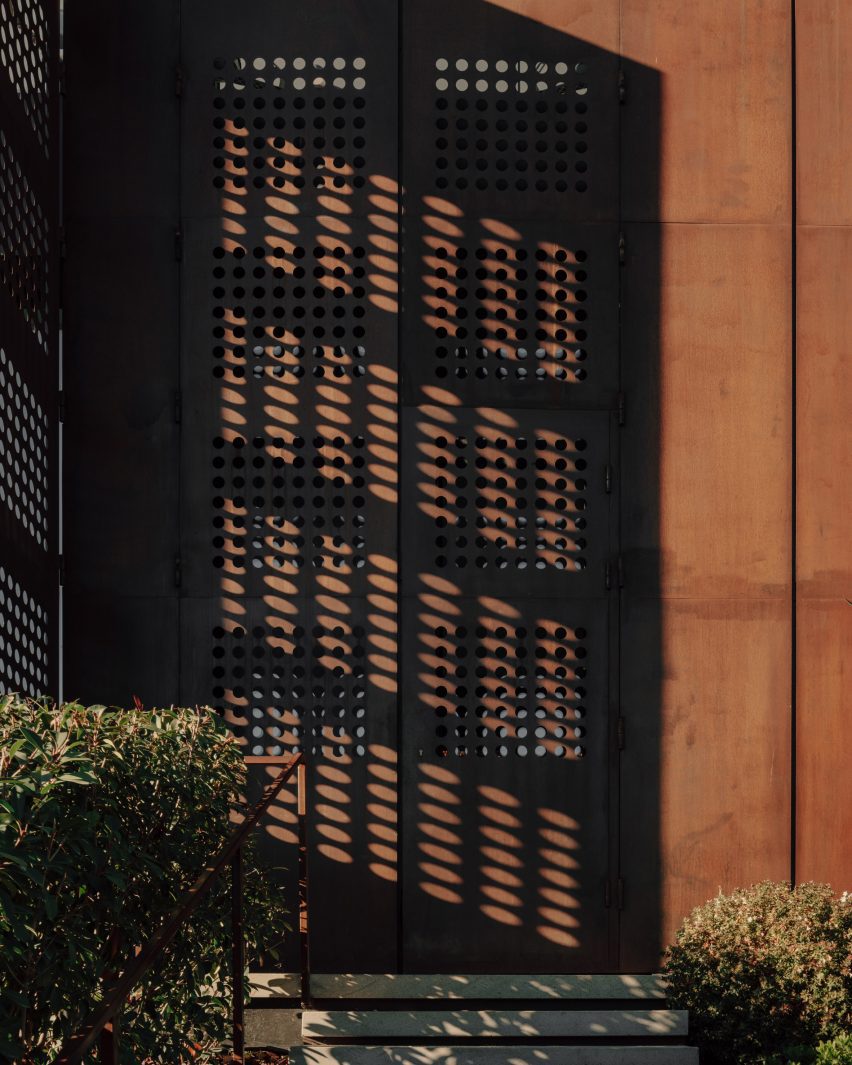 House of Iron Doors by TIMM Architecture