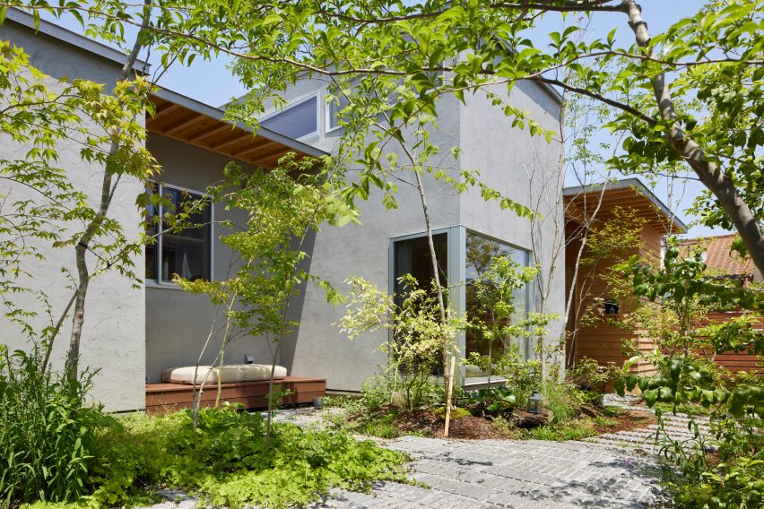 House in Takahatayama by HYG Architects