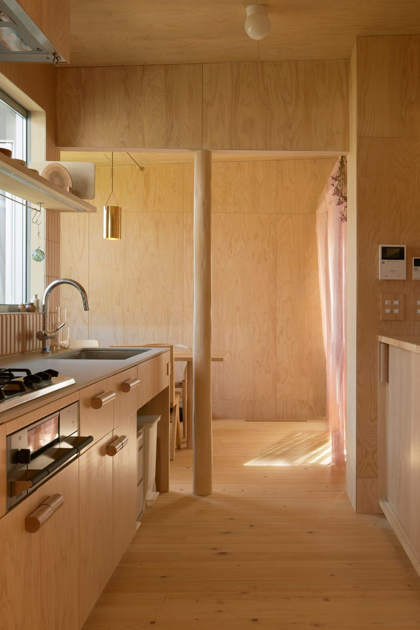 House in Takahatayama by HYG Architects