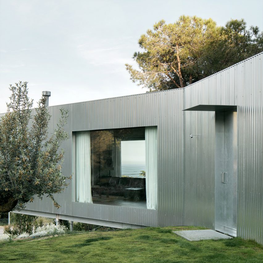 Casa 144º by Jaime Prous Architects and Pineda & Monedero