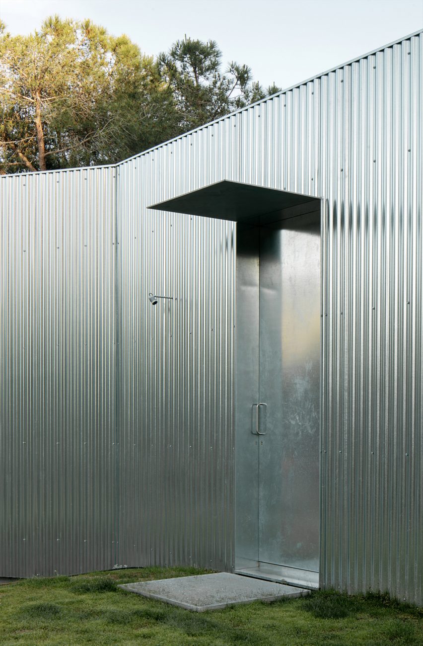 Casa 144º by Jaime Prous Architects and Pineda & Monedero