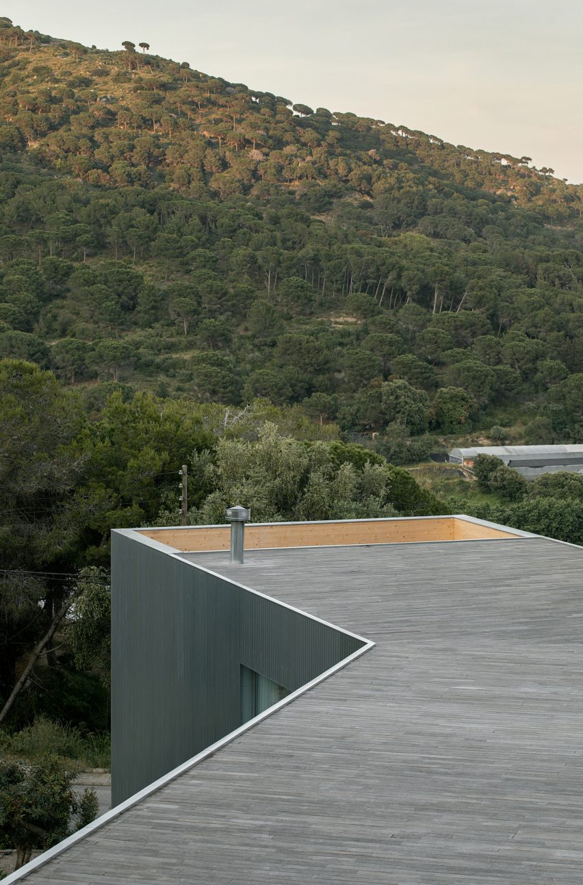 Casa 144º by Jaime Prous Architects and Pineda & Monedero