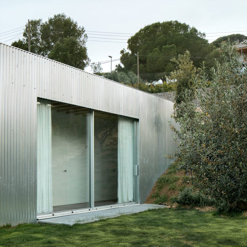 Casa 144º by Jaime Prous Architects and Pineda & Monedero