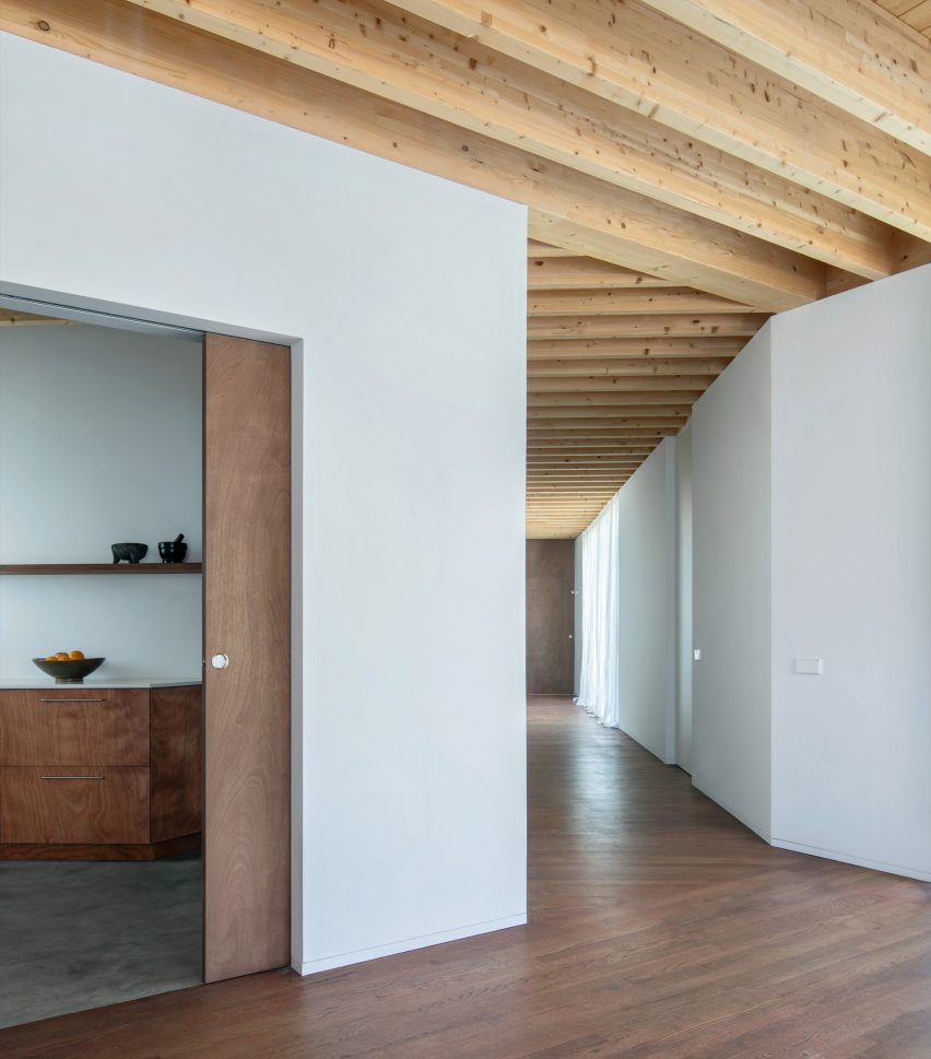 Casa 144º by Jaime Prous Architects and Pineda & Monedero