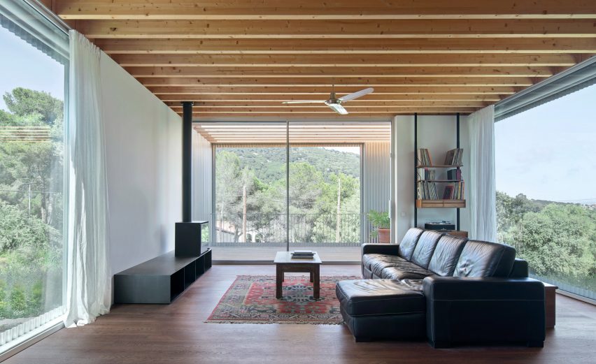 Casa 144º by Jaime Prous Architects and Pineda & Monedero