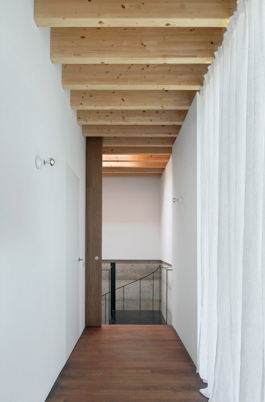 Casa 144º by Jaime Prous Architects and Pineda & Monedero