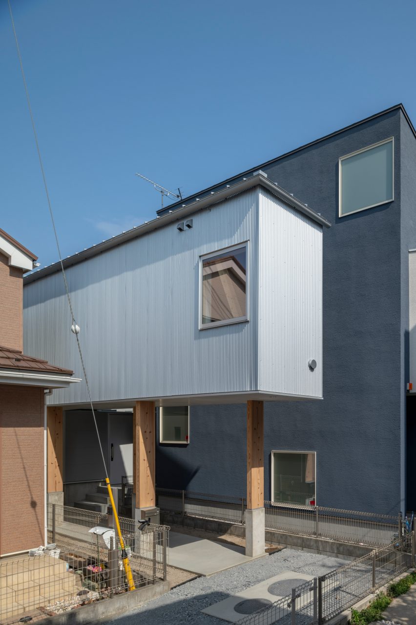 Side wing of Live Sawn House by ICADA