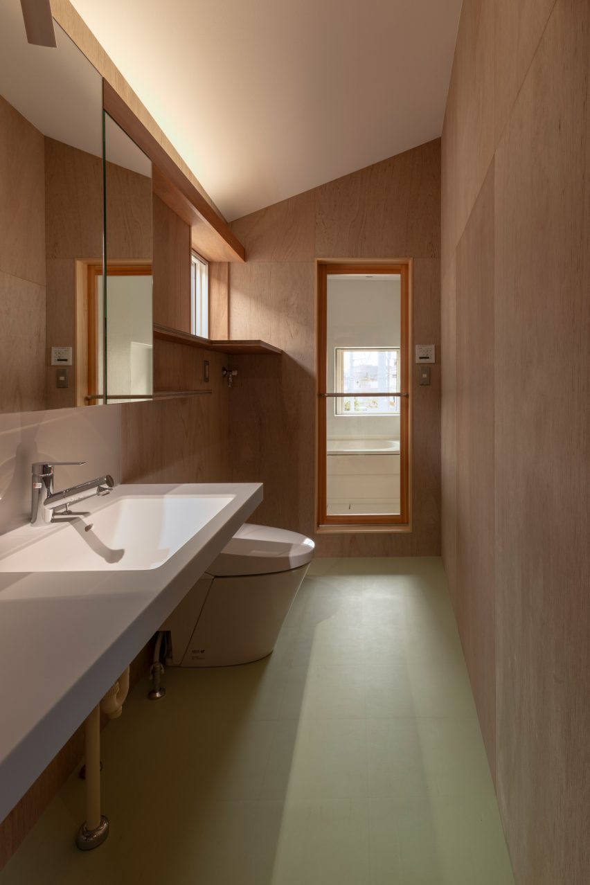 Bathroom in Live Sawn House by ICADA