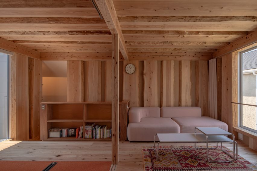 Living room in Live Sawn House by ICADA