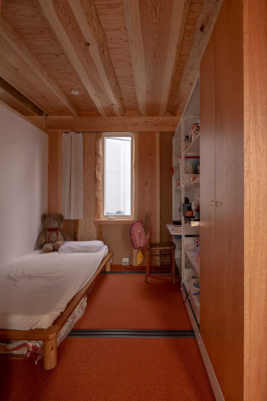 Extra bedroom in Live Sawn House by ICADA