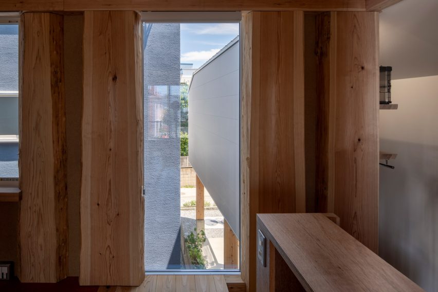 Cedar details in Live Sawn House by ICADA