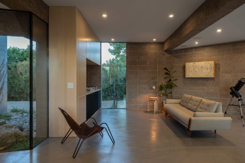 Moon Valley Residence by Benjamin Hall Design
