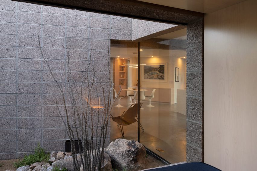 Moon Valley Residence by Benjamin Hall Design