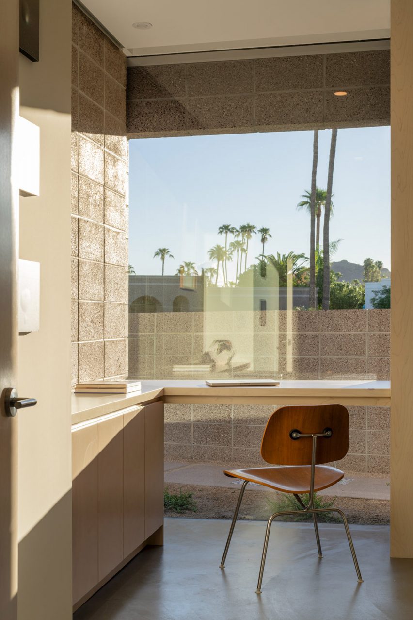Moon Valley Residence by Benjamin Hall Design