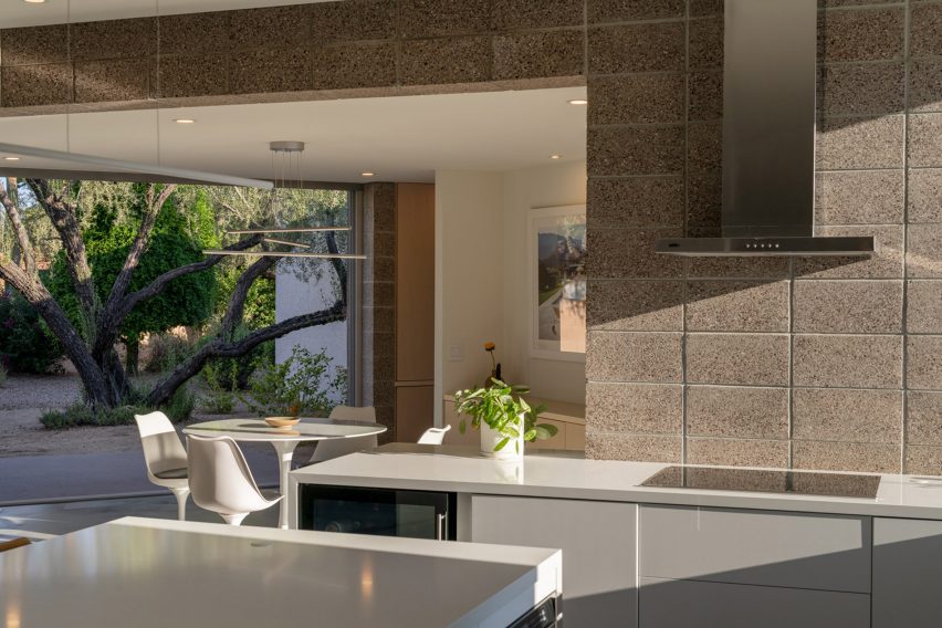 Moon Valley Residence by Benjamin Hall Design