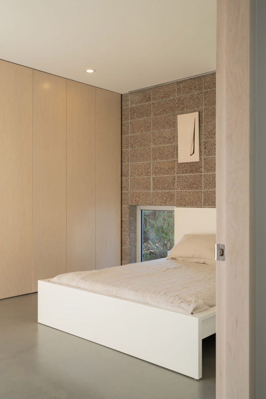 Moon Valley Residence by Benjamin Hall Design