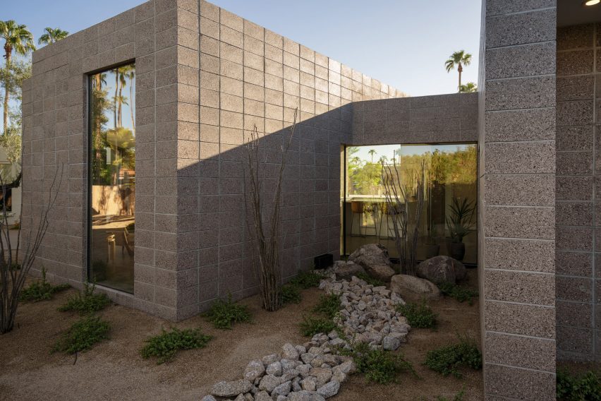 Moon Valley Residence by Benjamin Hall Design