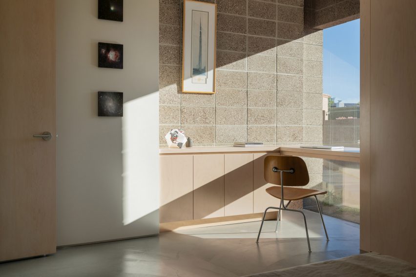 Moon Valley Residence by Benjamin Hall Design
