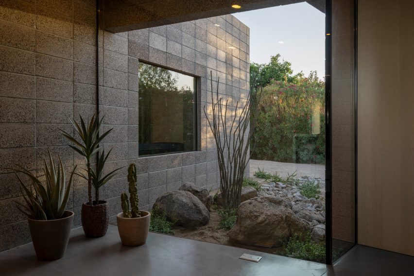 Moon Valley Residence by Benjamin Hall Design