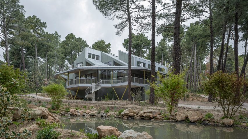 Camp Alliances by Ozaeta-Fidalgo Architects and Ignacio Galán