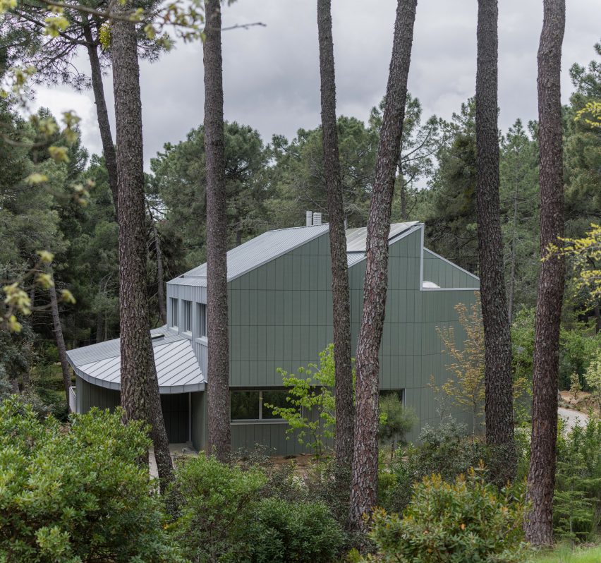 Camp Alliances by Ozaeta-Fidalgo Architects and Ignacio Galán