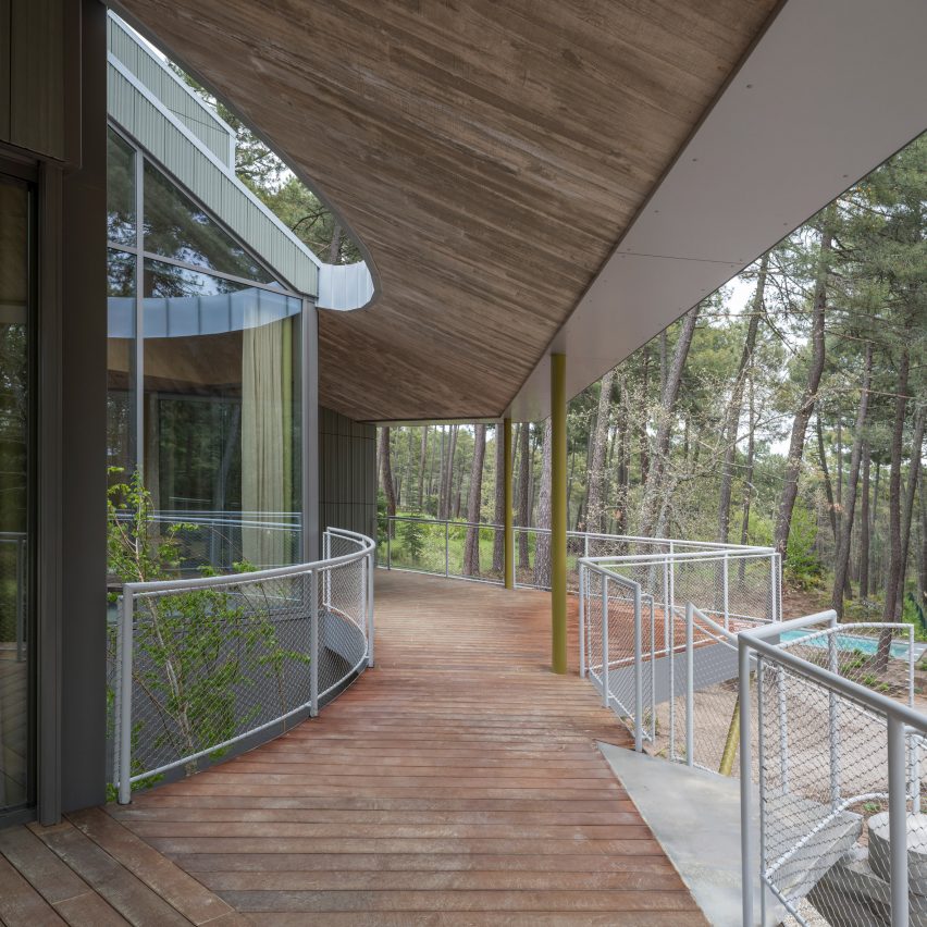 Camp Alliances by Ozaeta-Fidalgo Architects and Ignacio Galán