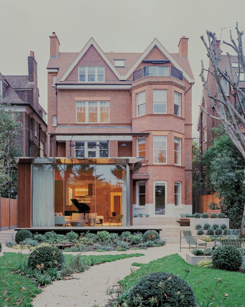 Panoramic House by Mata Architects