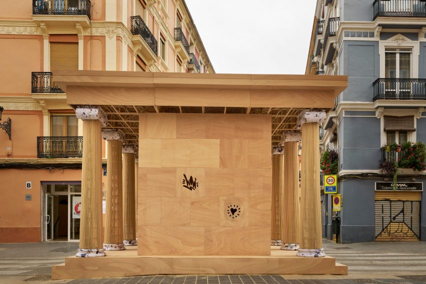 Per Ofrenar Fallas temple in Valencia by PichiAvo