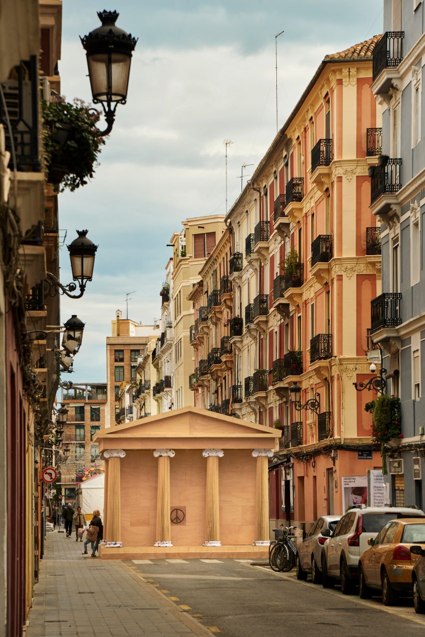 Per Ofrenar Fallas temple in Valencia by PichiAvo