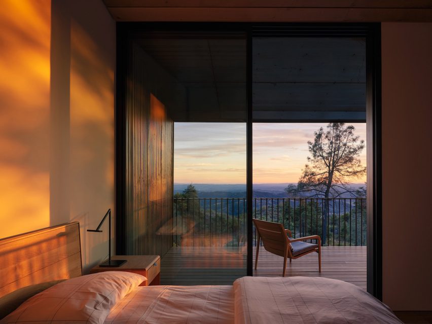 Pine Flat Residence in California by Faulkner Architects