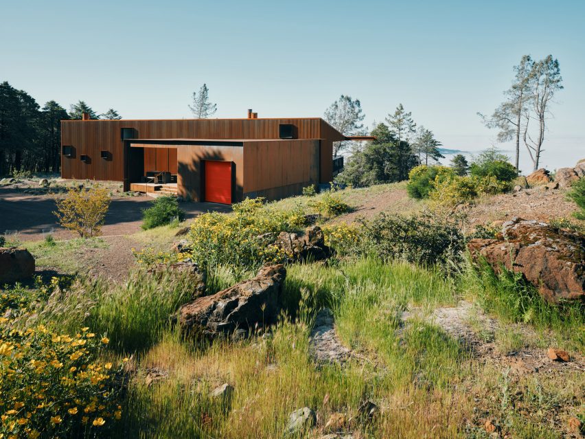 Pine Flat Residence in California by Faulkner Architects