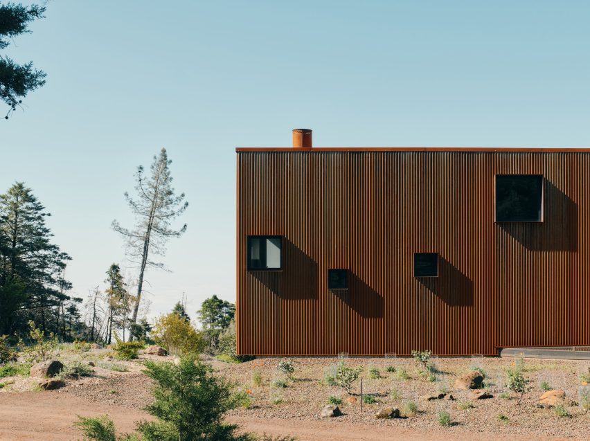 Pine Flat Residence in California by Faulkner Architects