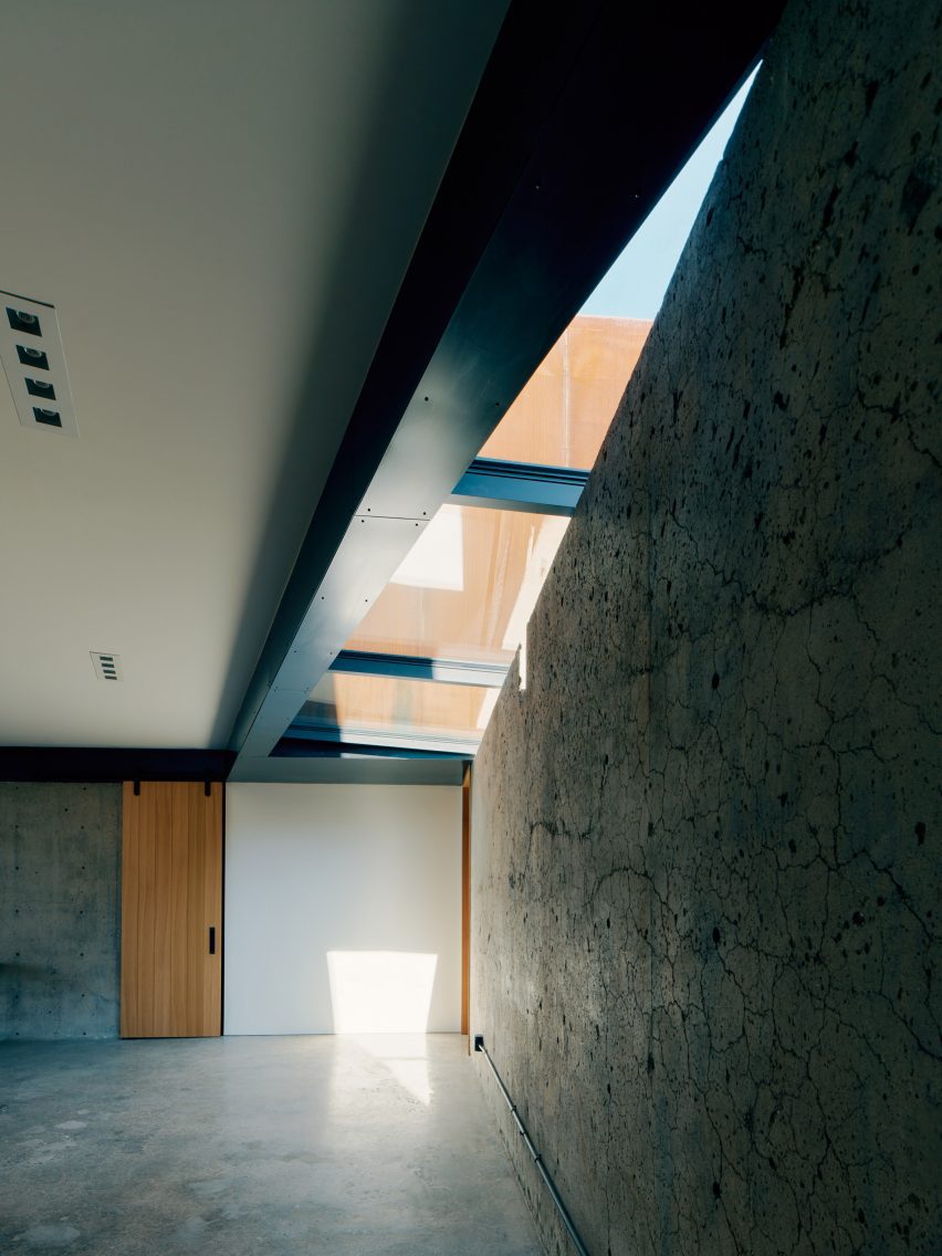 Pine Flat Residence in California by Faulkner Architects