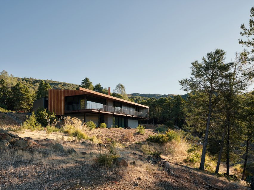 Pine Flat Residence in California by Faulkner Architects