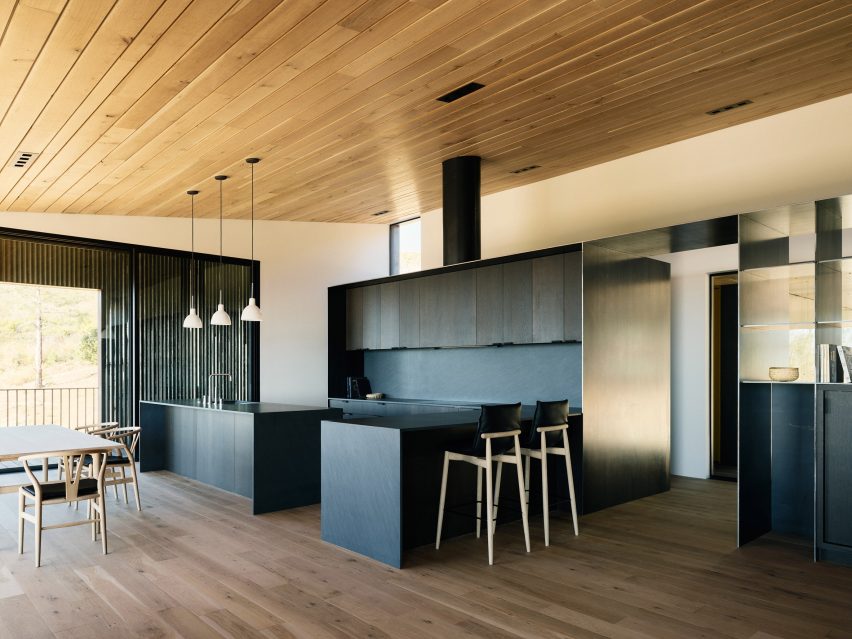 Pine Flat Residence in California by Faulkner Architects