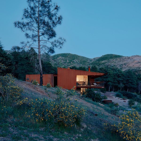 Pine Flat Residence in California by Faulkner Architects