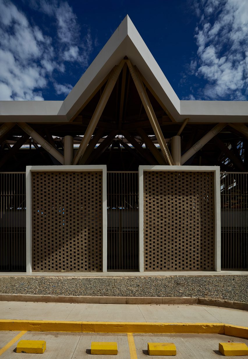 Plaza Luna Vallenata by TARQ Studio