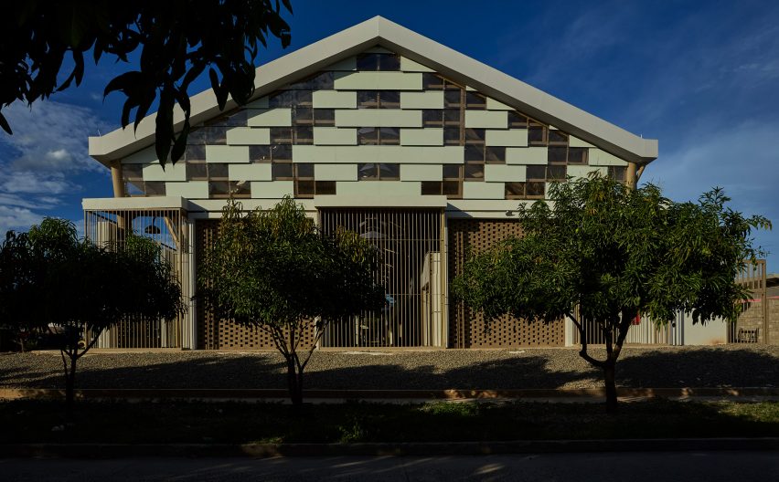Plaza Luna Vallenata by TARQ Studio