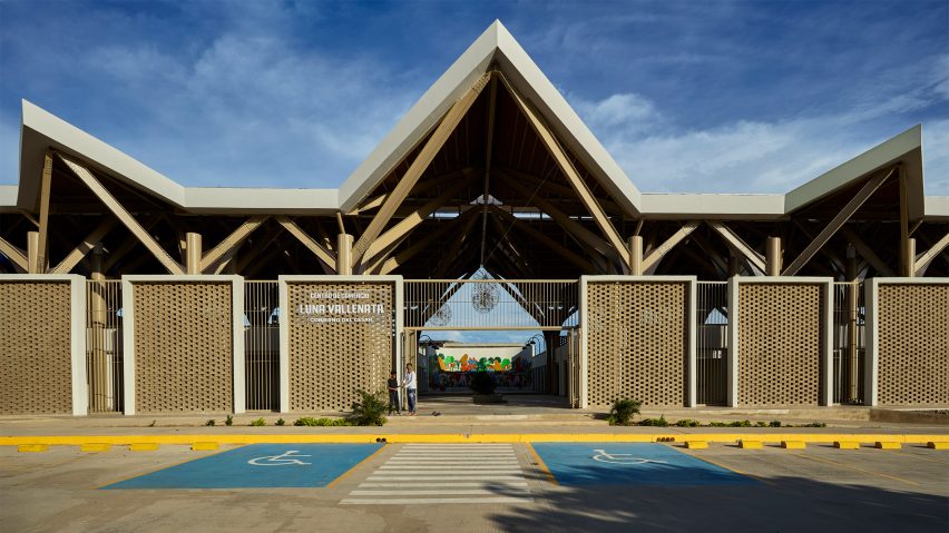 Plaza Luna Vallenata by TARQ Studio