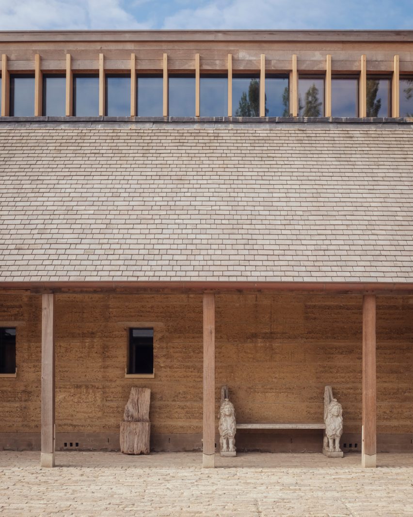 Facade of Rammed Earth House by Tuckey Design