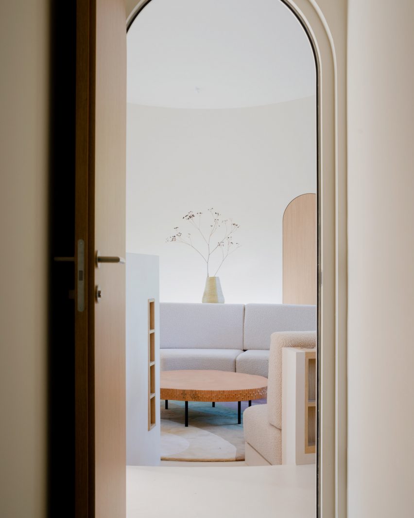 Seaside House by Studio Razavi