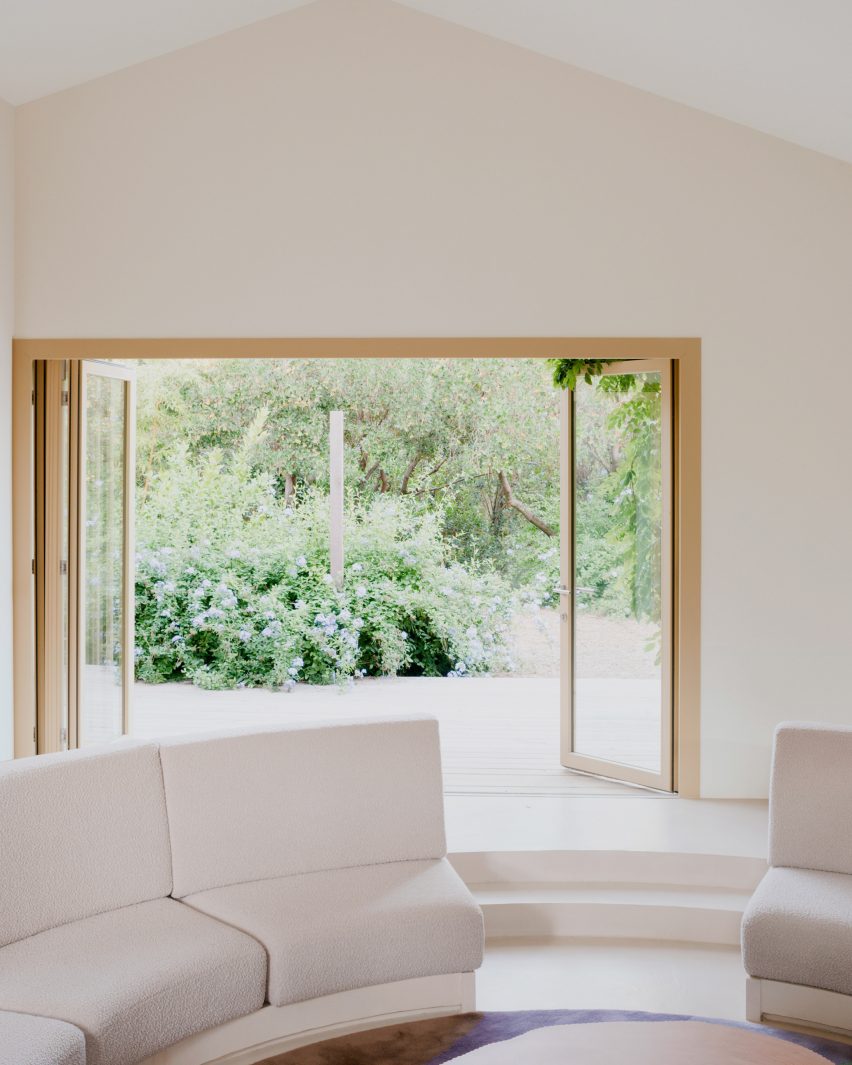 Seaside House by Studio Razavi