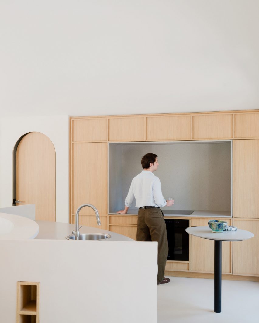 Seaside House by Studio Razavi