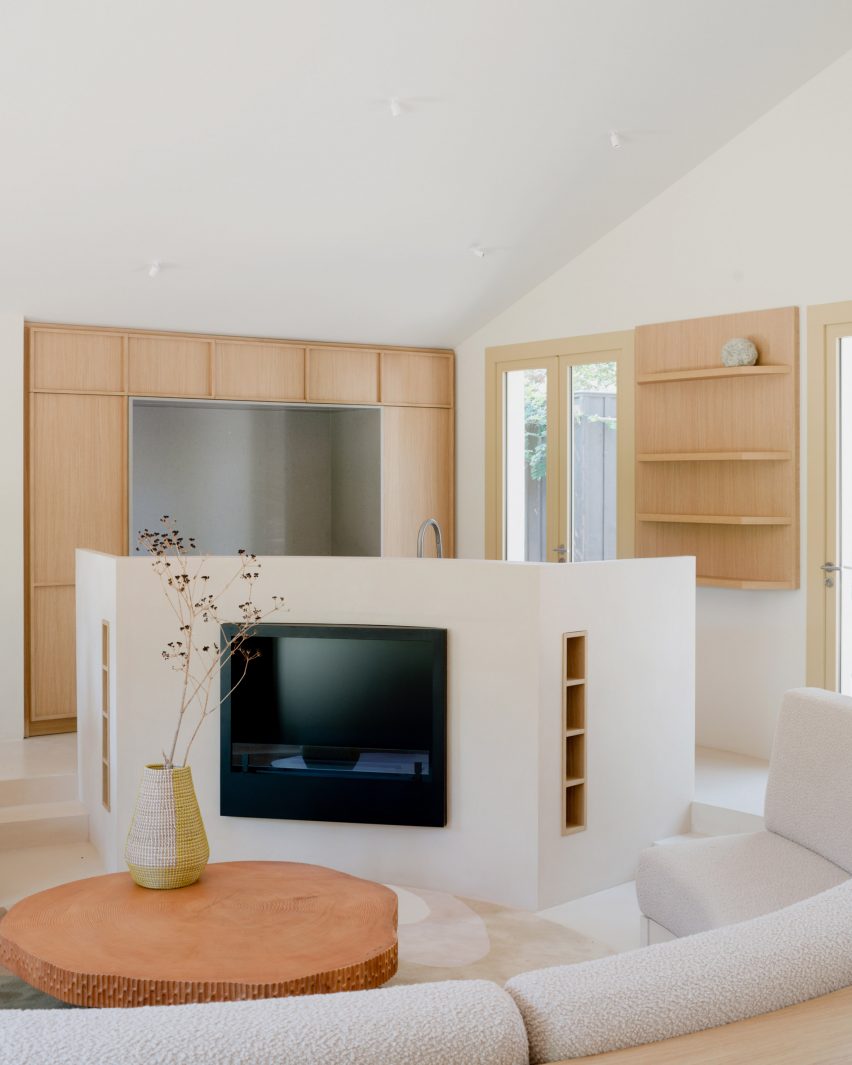 Seaside House by Studio Razavi