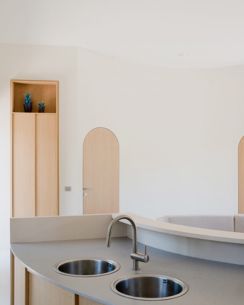 Seaside House by Studio Razavi